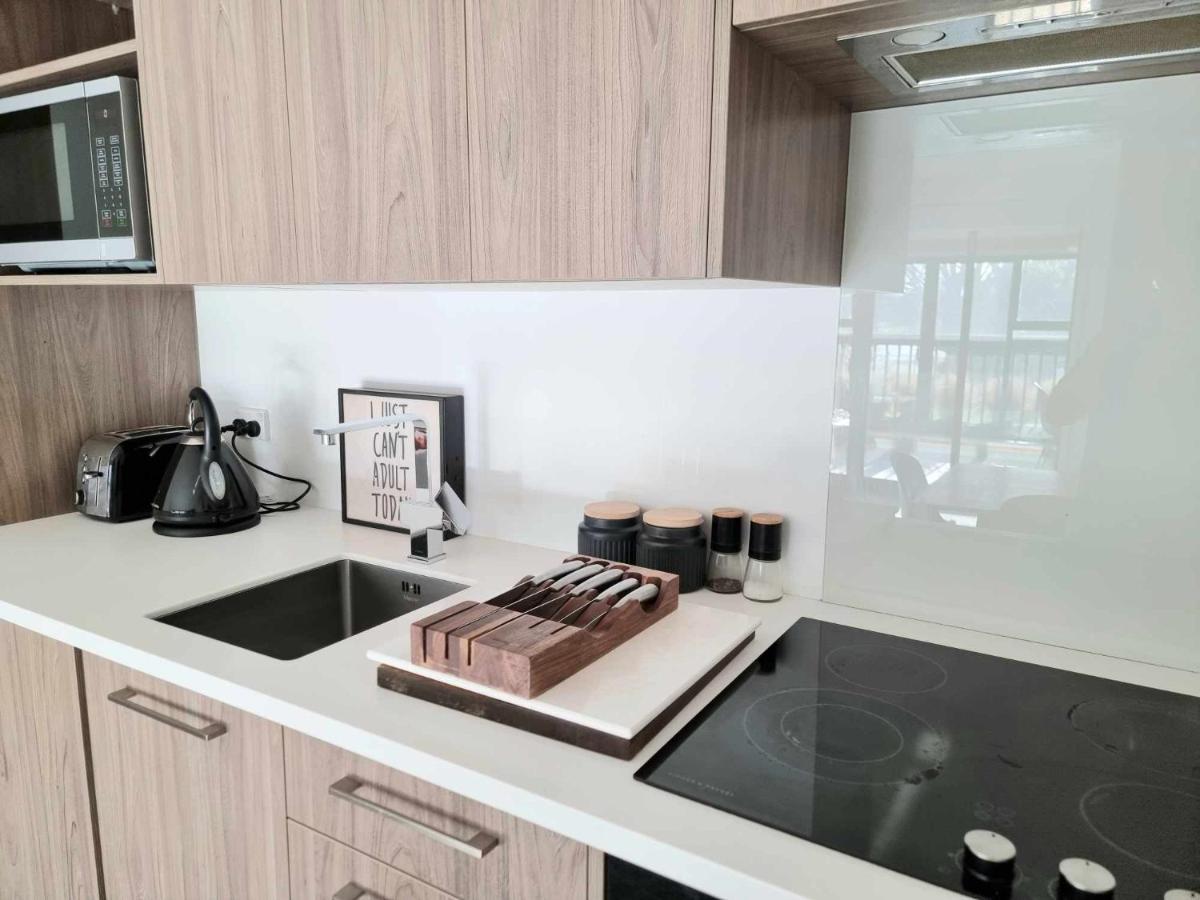 Modern 1 Bedroom Apartment Across From Hagley Park 基督城 外观 照片
